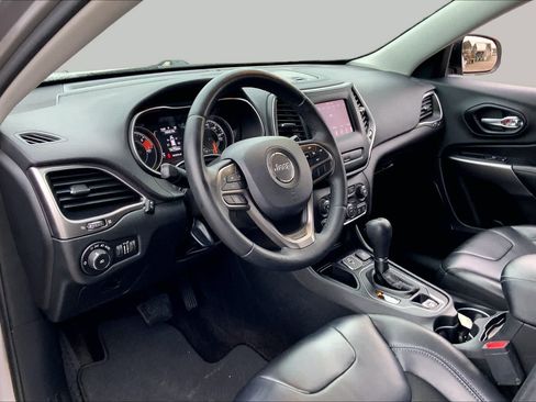 Used 2019 Jeep Cherokee Latitude Plus FWD image 17