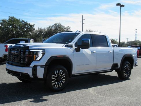 Used 2025 GMC Sierra 2500 Denali Ultimate image 3