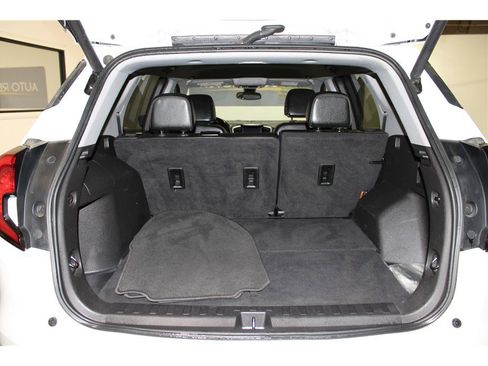 Used 2023 GMC Terrain SLT image 19