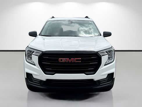 Used 2023 GMC Terrain SLE w/ Elevation Edition FWD image 8