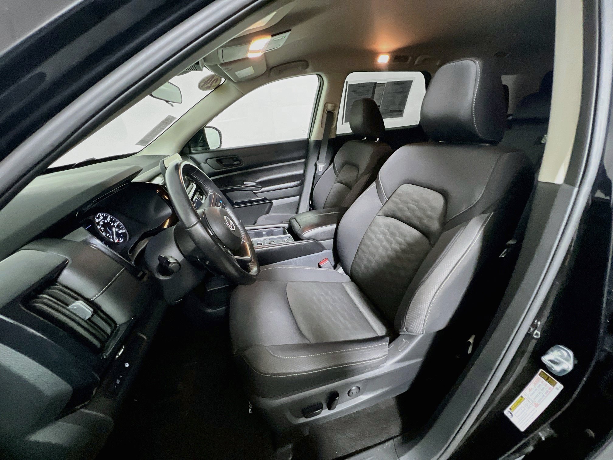 Used 2024 Nissan Pathfinder SV FWD image 14