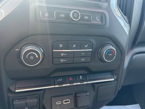 Used 2022 Chevrolet Silverado 2500 Custom w/ Custom Value Package AWD/4WD image 29