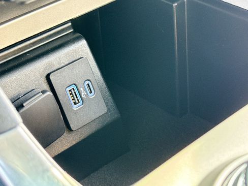 Used 2021 Ford Explorer XLT w/ Equipment Group 202A image 12