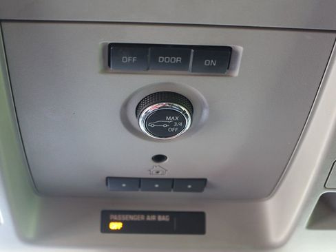 Used 2020 Chevrolet Suburban LT RWD image 36