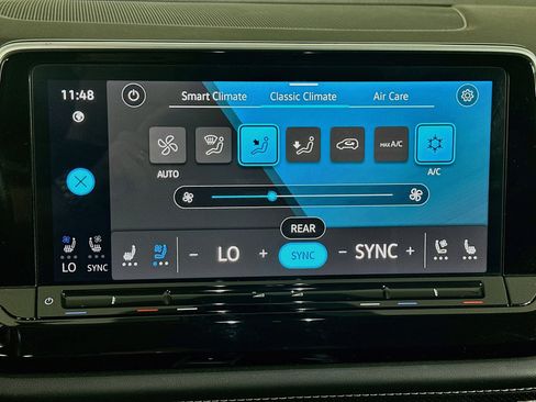 Used 2025 Volkswagen Atlas SE FWD image 24