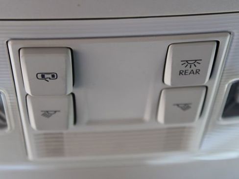 Used 2022 Volkswagen Tiguan SE image 30