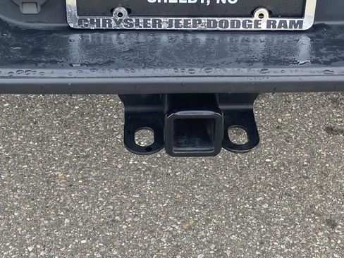 Used 2023 Jeep Gladiator Sport image 10