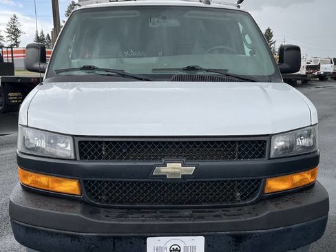 Used 2018 Chevrolet Express 2500 w/ Driver Convenience Package RWD image 2