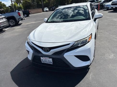 Used 2019 Toyota Camry SE FWD image 9