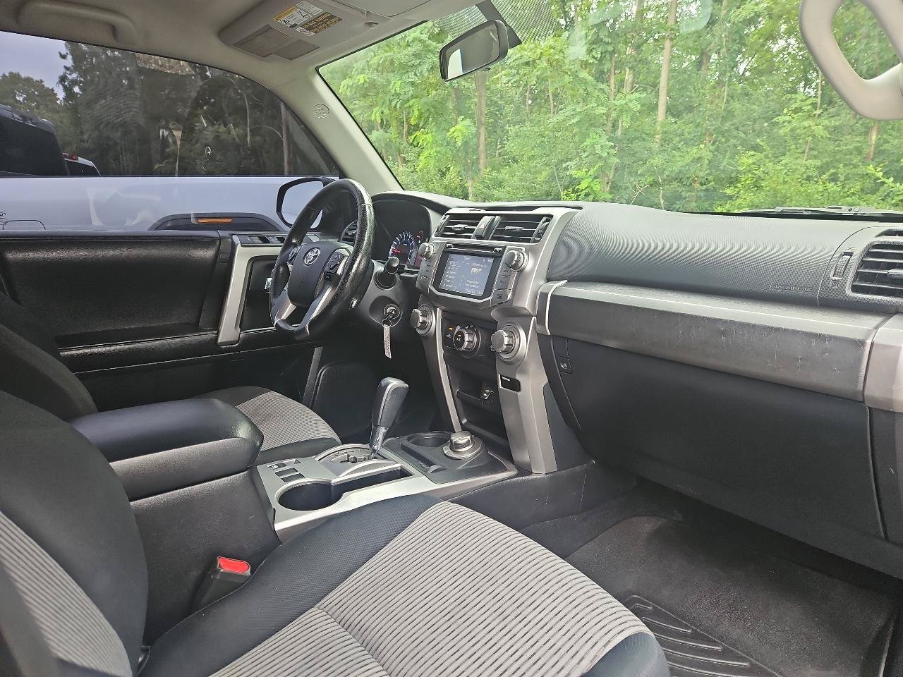 Used 2014 Toyota 4Runner SR5 AWD/4WD image 33