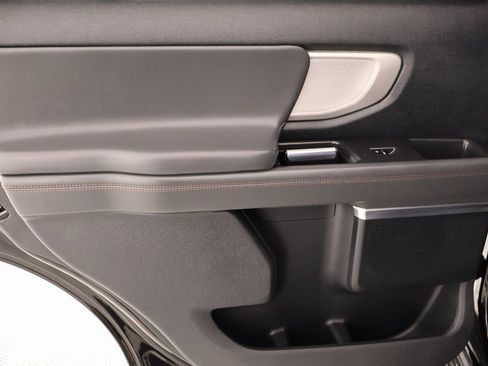 Used 2025 Ford Expedition Active image 20