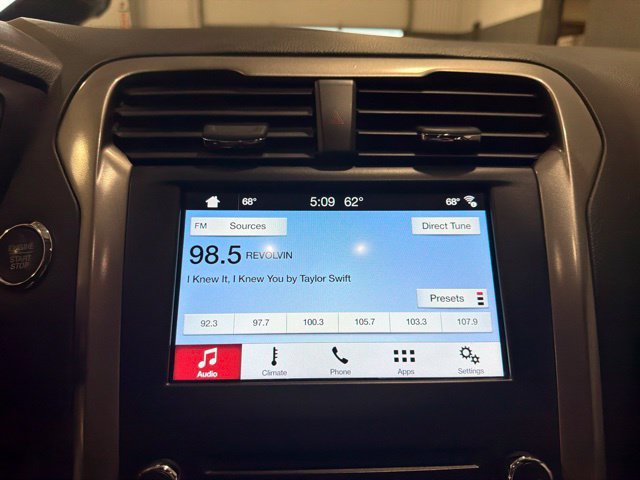Used 2018 Ford Fusion SE w/ Fusion SE Technology Package FWD image 24