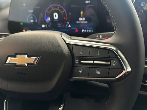 Used 2025 Chevrolet Equinox LT image 11