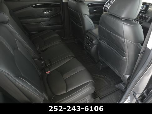 Used 2025 Honda Pilot Touring image 38