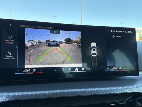 New 2026 BMW 330i Sedan w/ M Sport Package image 4