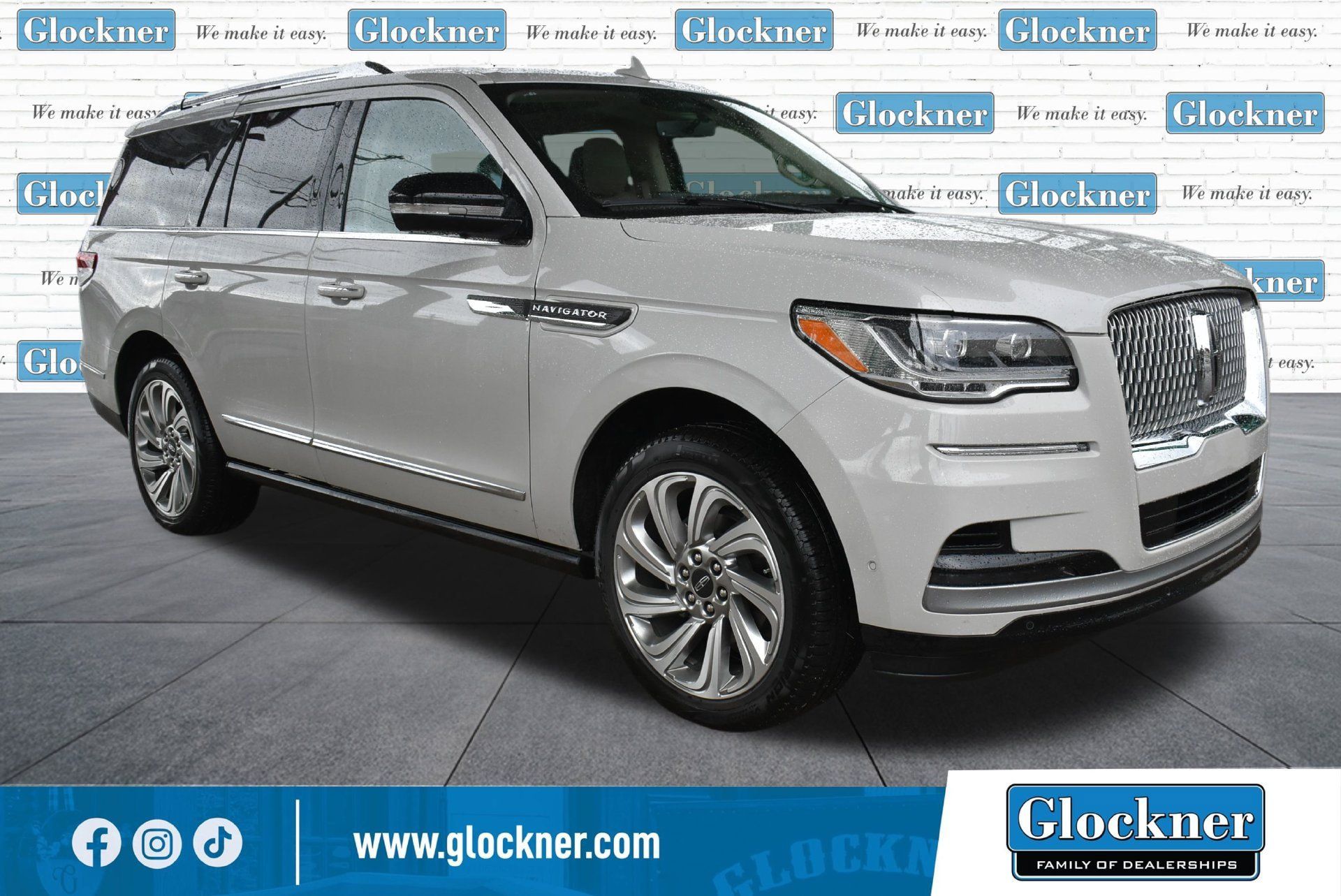 Used 2024 Lincoln Navigator Reserve AWD/4WD image 3