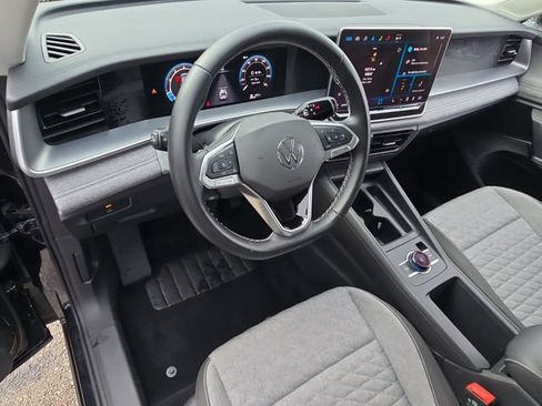 Certified 2025 Volkswagen Tiguan S FWD image 10