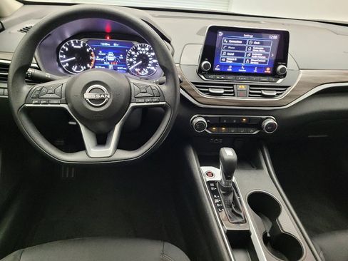 Used 2025 Nissan Altima 2.5 SV FWD image 22