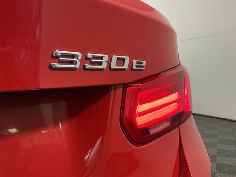 Used 2018 BMW 330e 330e iPerformance w/ Convenience Package image 28