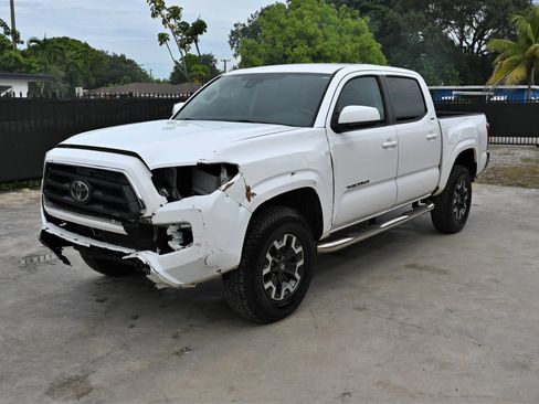 Used 2020 Toyota Tacoma SR5 RWD image 2