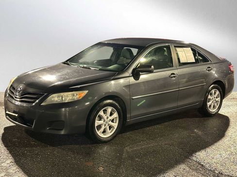 Used 2011 Toyota Camry LE image 7