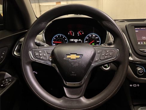 Used 2020 Chevrolet Equinox LS w/ LS Convenience Package image 18