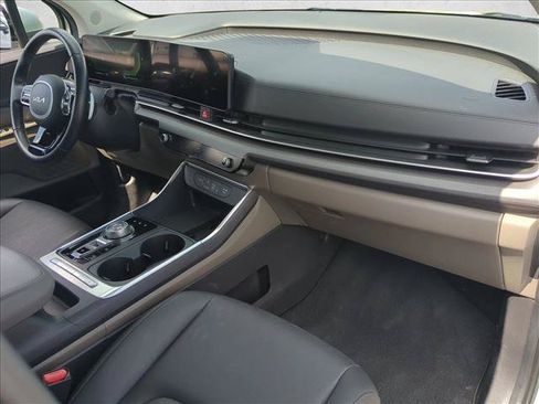 Used 2026 Kia Carnival EX FWD image 23