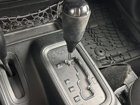 Used 2018 Jeep Wrangler Sport image 15