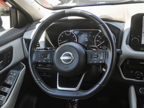 Used 2023 Nissan Rogue SL w/ SL Premium Package FWD image 16