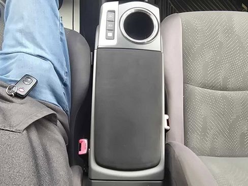 Used 2012 Toyota Prius V Five image 23