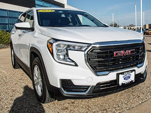 Used 2024 GMC Terrain SLE image 7