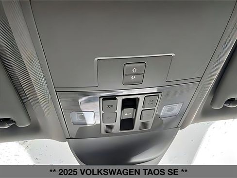 Used 2025 Volkswagen Taos SE w/ Panoramic Sunroof Package image 29