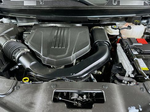 Used 2025 GMC Acadia Elevation image 35