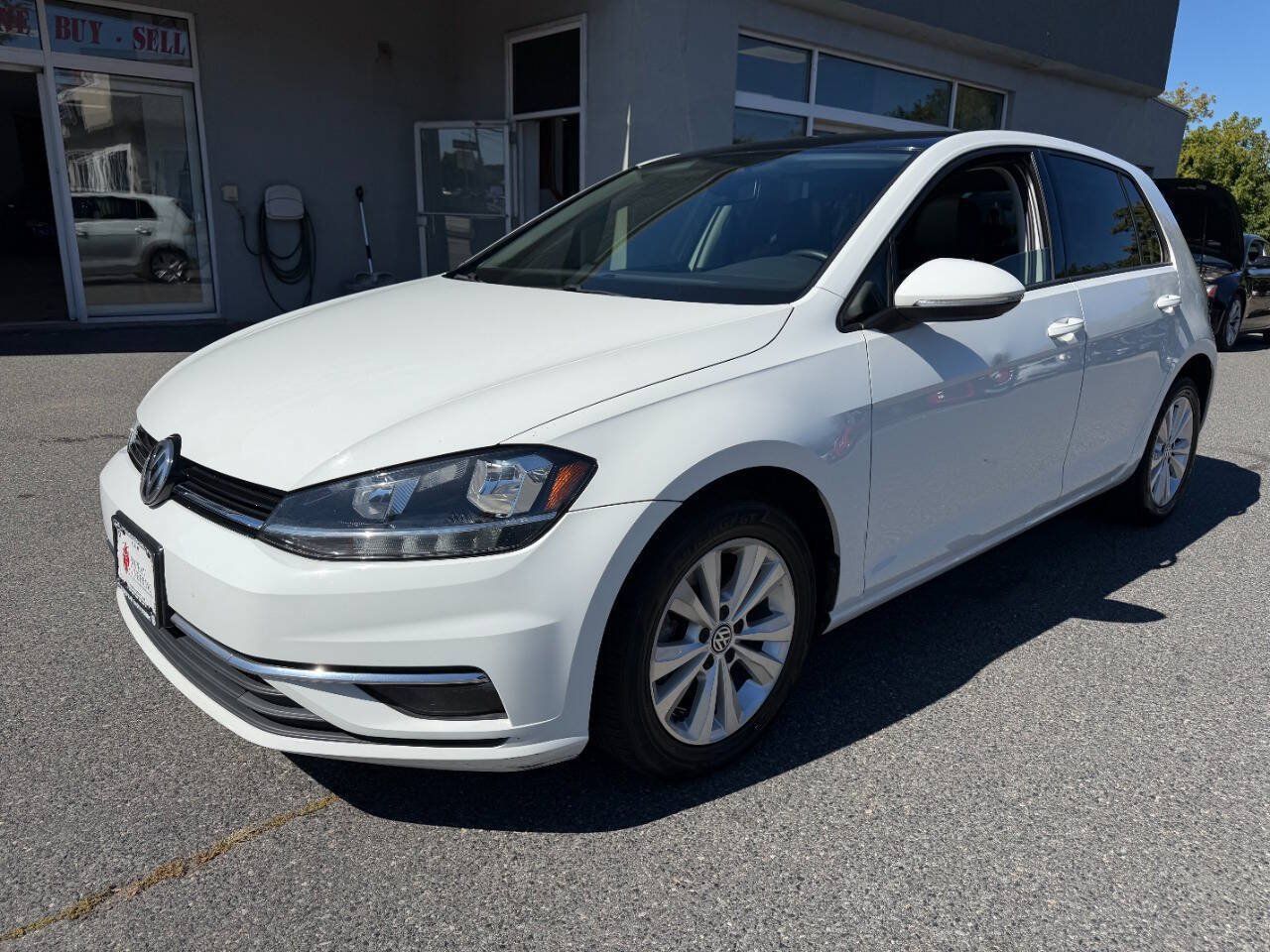 Used 2018 Volkswagen Golf SE FWD image 3