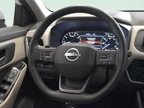 Used 2025 Nissan Rogue SV image 26