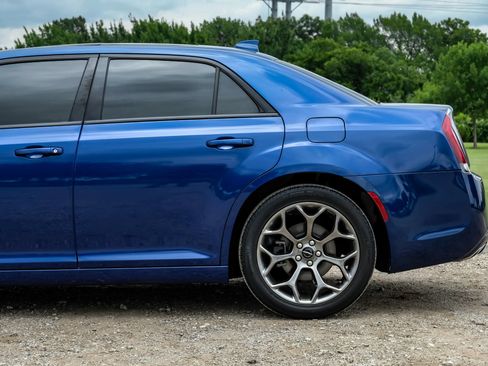 Used 2018 Chrysler 300 S w/ 300S Premium Group RWD image 15