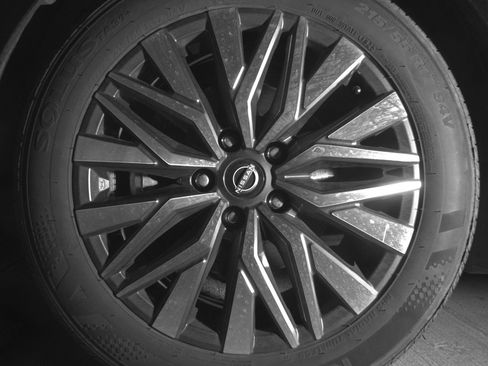 Used 2025 Nissan Altima 2.5 SV FWD image 12