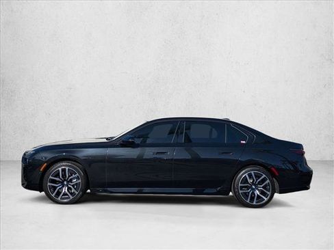 Used 2023 BMW 740i image 9