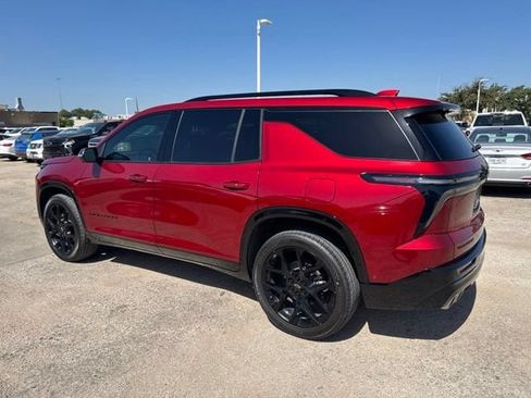 Used 2025 Chevrolet Traverse RS w/ LPO, Floor Liner Package FWD image 4