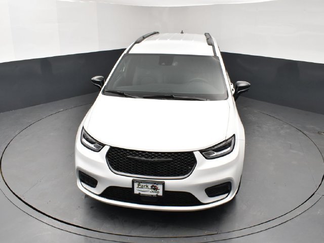 New 2026 Chrysler Pacifica Select w/ S Appearance Package AWD/4WD image 14