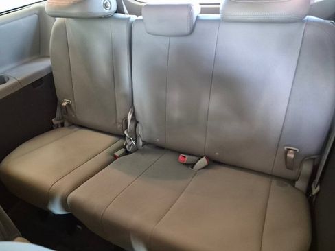 Used 2016 Toyota Sienna XLE FWD image 18