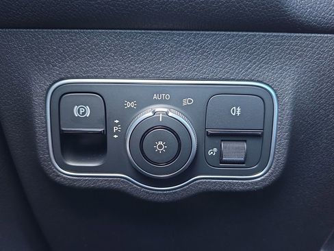 Certified 2025 Mercedes-Benz GLB 250 4MATIC image 30