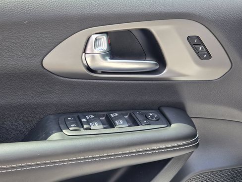 New 2027 Chrysler Pacifica Select FWD image 20