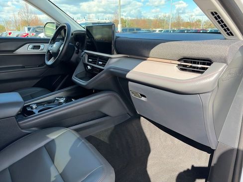 Used 2025 Ford Explorer Active w/ Active Comfort Package image 10