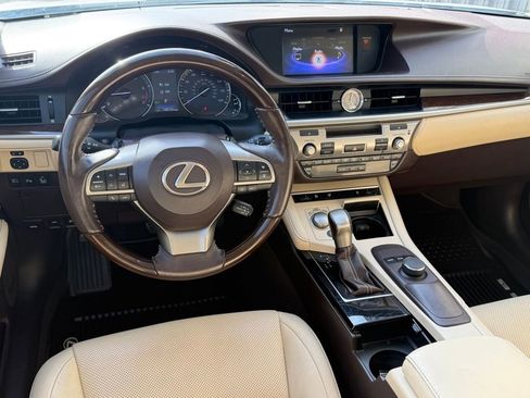 Used 2017 Lexus ES 350 w/ Premium Package image 17