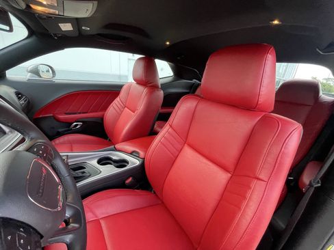 Used 2019 Dodge Challenger SXT RWD image 18