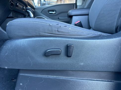 Used 2023 Nissan Frontier SV image 13