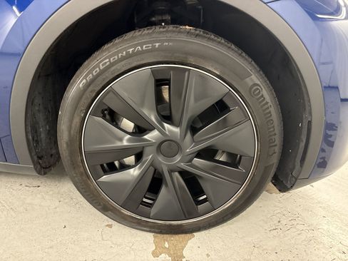 Used 2024 Tesla Model Y Long Range AWD/4WD image 13