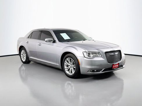 Used 2016 Chrysler 300 C RWD image 7