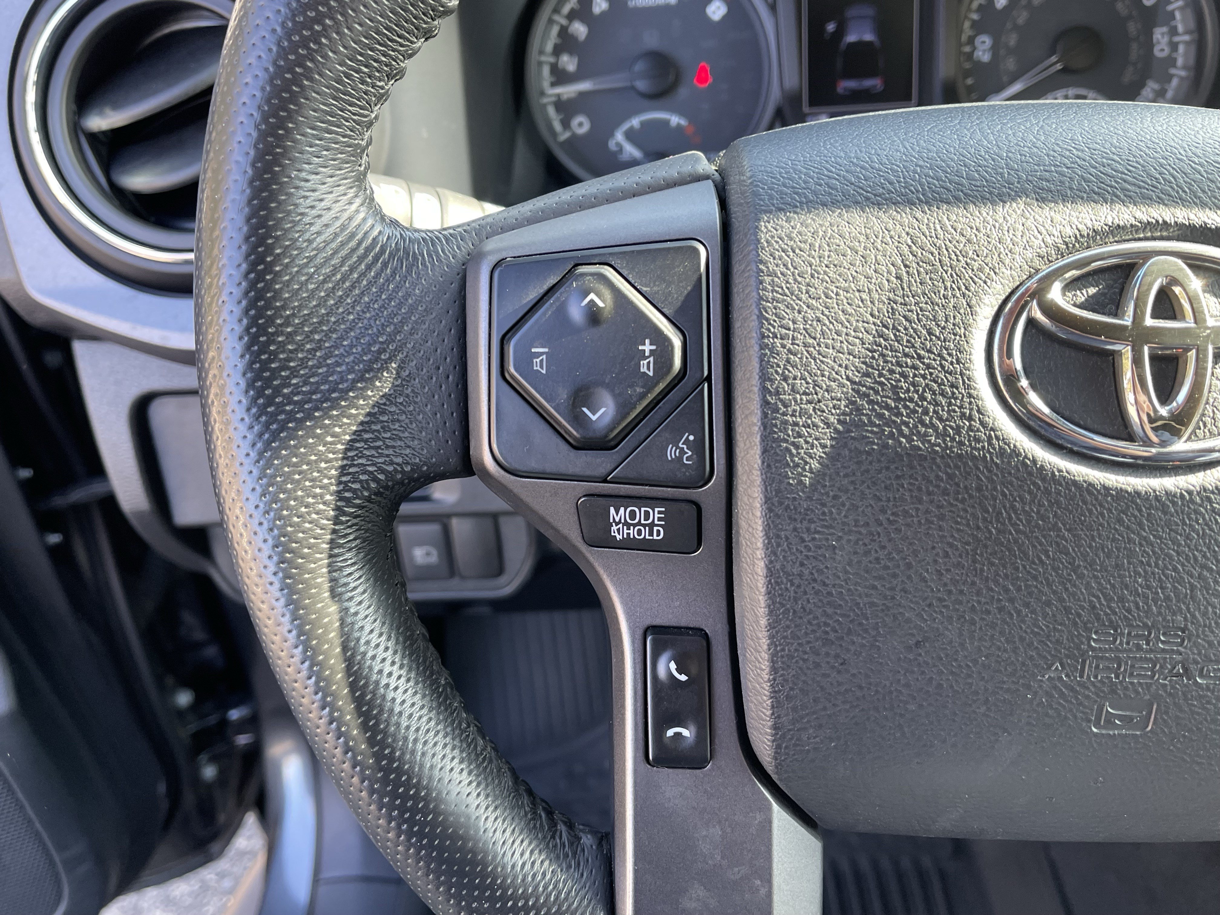 Certified 2019 Toyota Tacoma TRD Sport w/ Technology Package AWD/4WD image 18